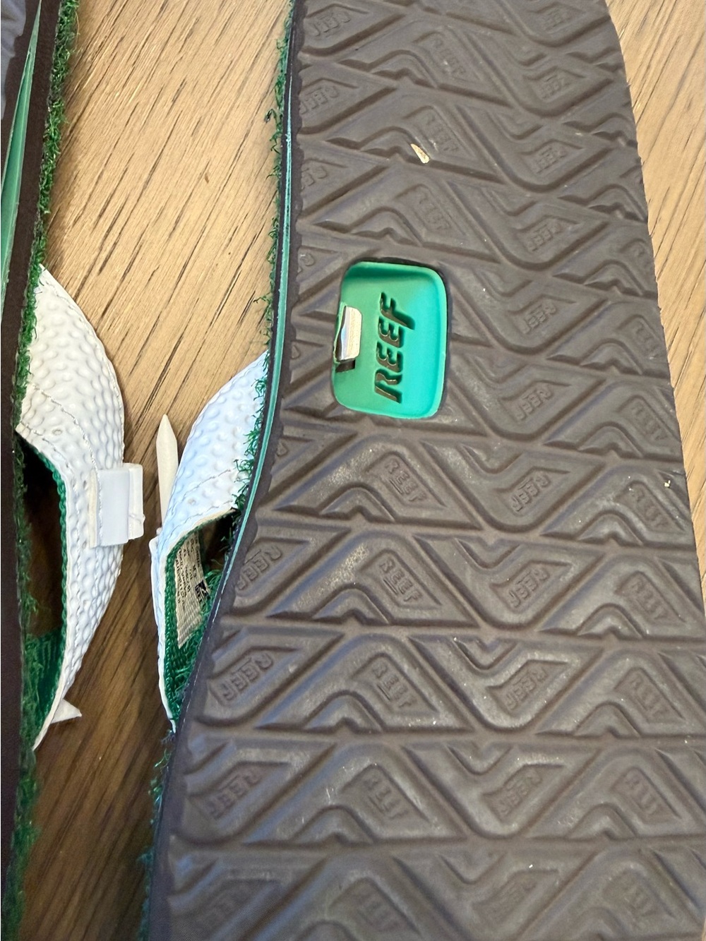 Reef Mulligan II Golf Flip Flops Sandals Turf Grass Bottle Opener Mens SZ 10 - Picture 5 of 13